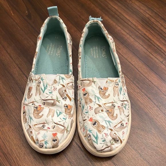 TOMS slip ons - Youth size 1 - sloths - good condition - Picture 2 of 7